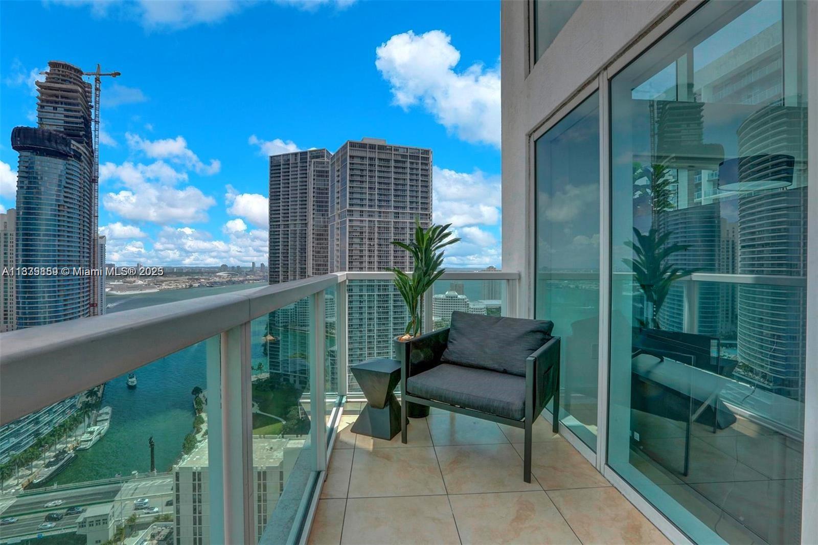 image Brickell On The River S T5