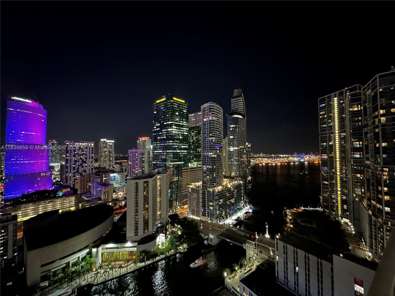 image Brickell On The River S T7