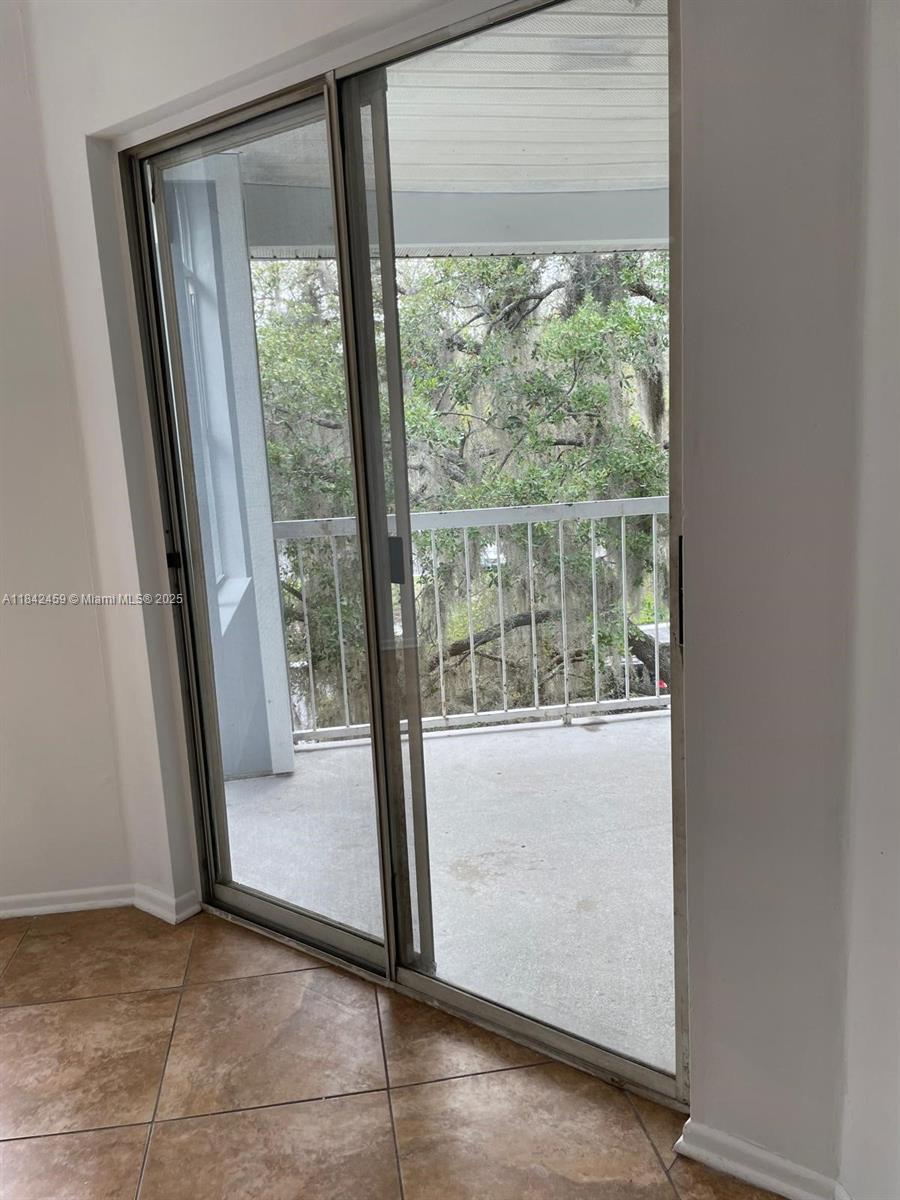 2569 Grassy Pt Dr #303