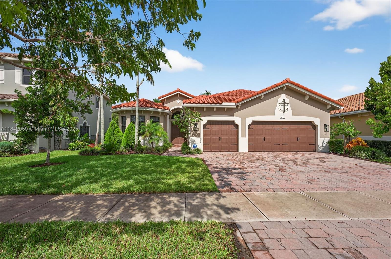 8971 Edgewater Bnd