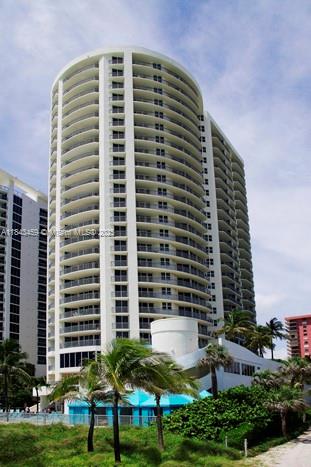 17375 Collins Ave #805
