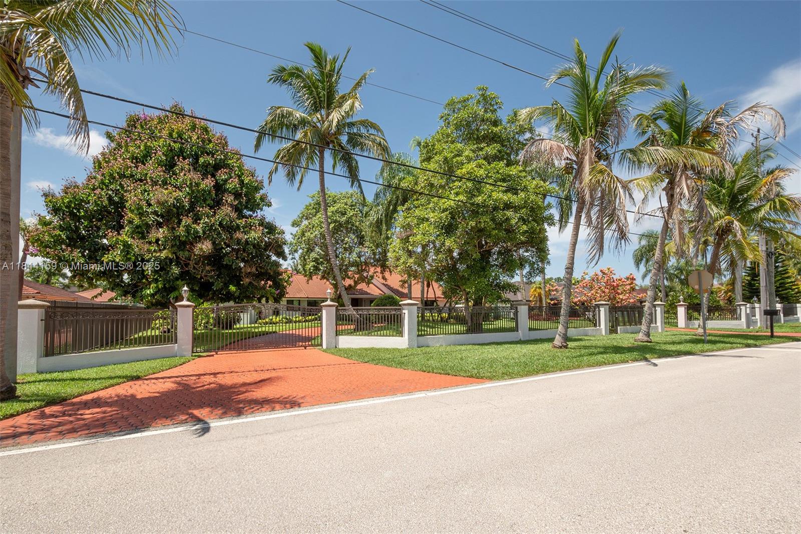 8375 SW 78th St Miami, FL 33143