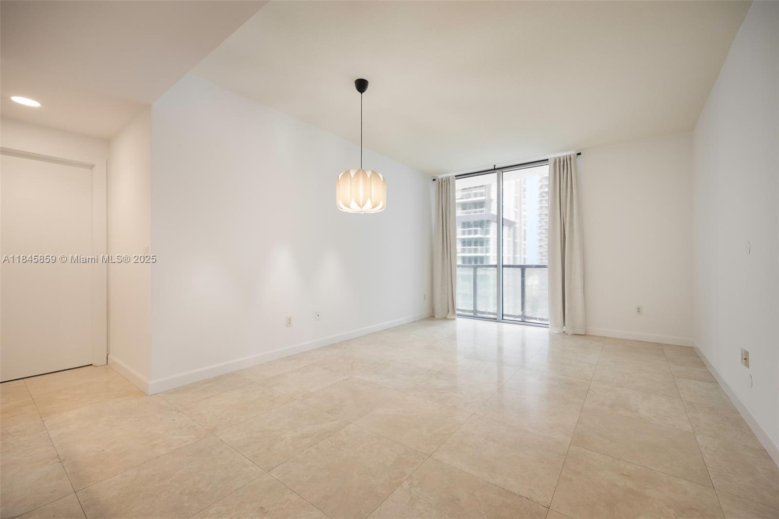 1060 Brickell Ave #2011
