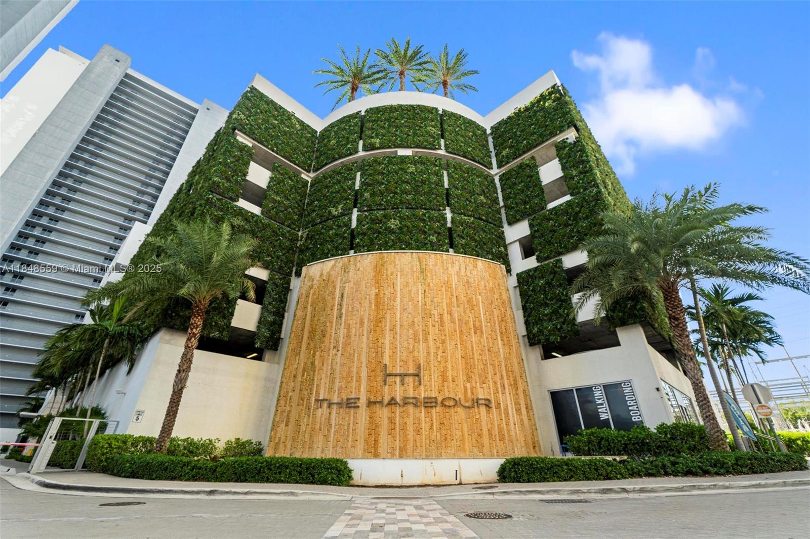 16385 Biscayne Blvd #521