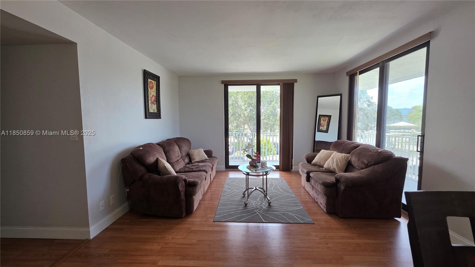 901 Hillcrest Dr #215