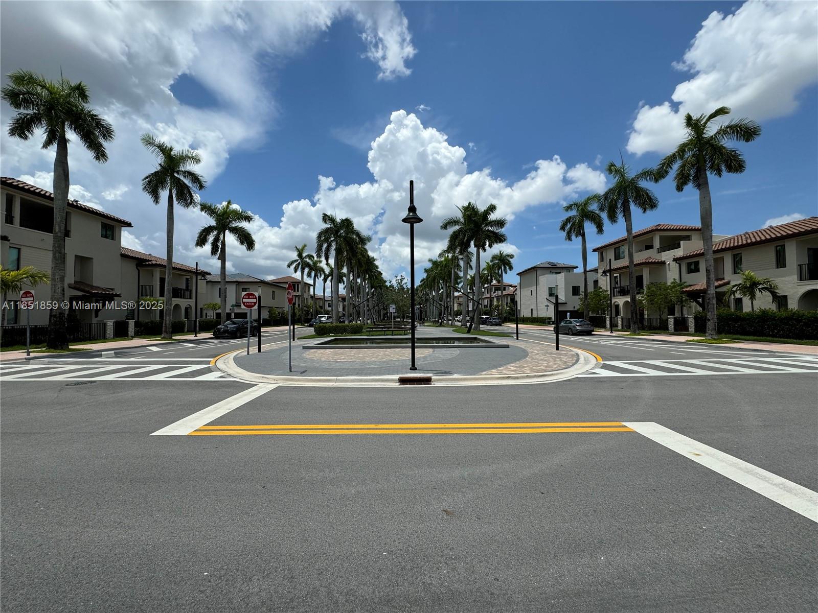 8283 NW 47th Ln Doral, FL 33166