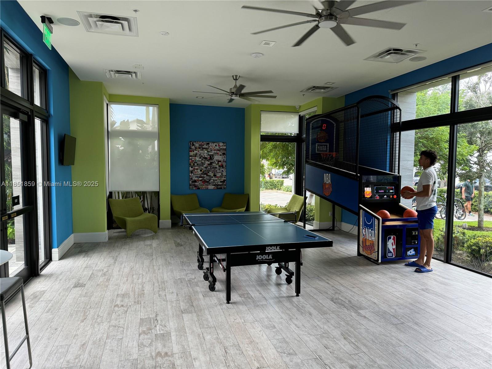 8283 NW 47th Ln Doral, FL 33166