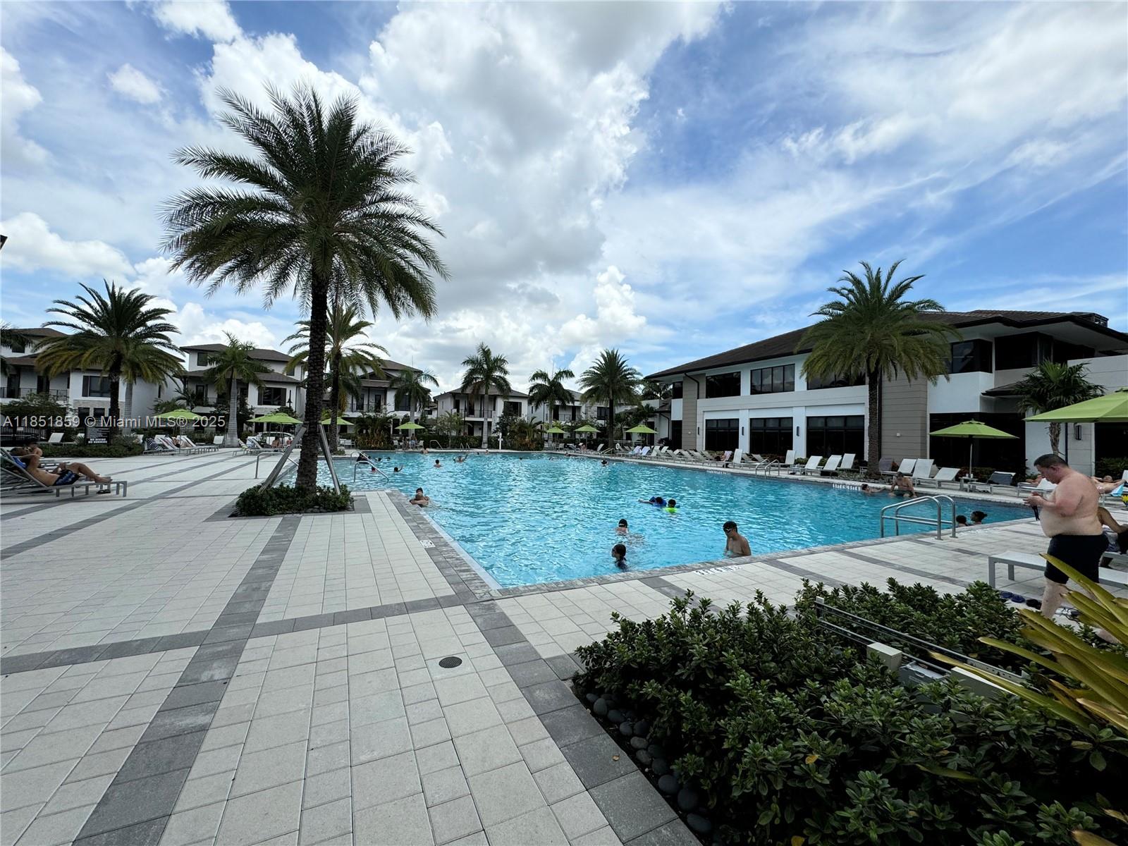 8283 NW 47th Ln Doral, FL 33166