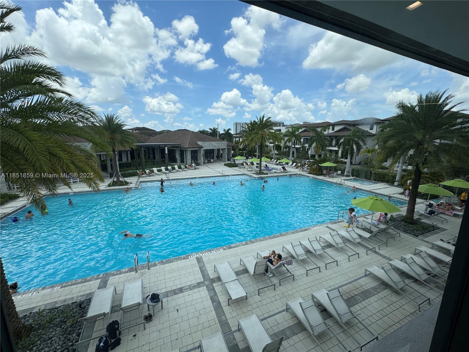 8283 NW 47th Ln Doral, FL 33166