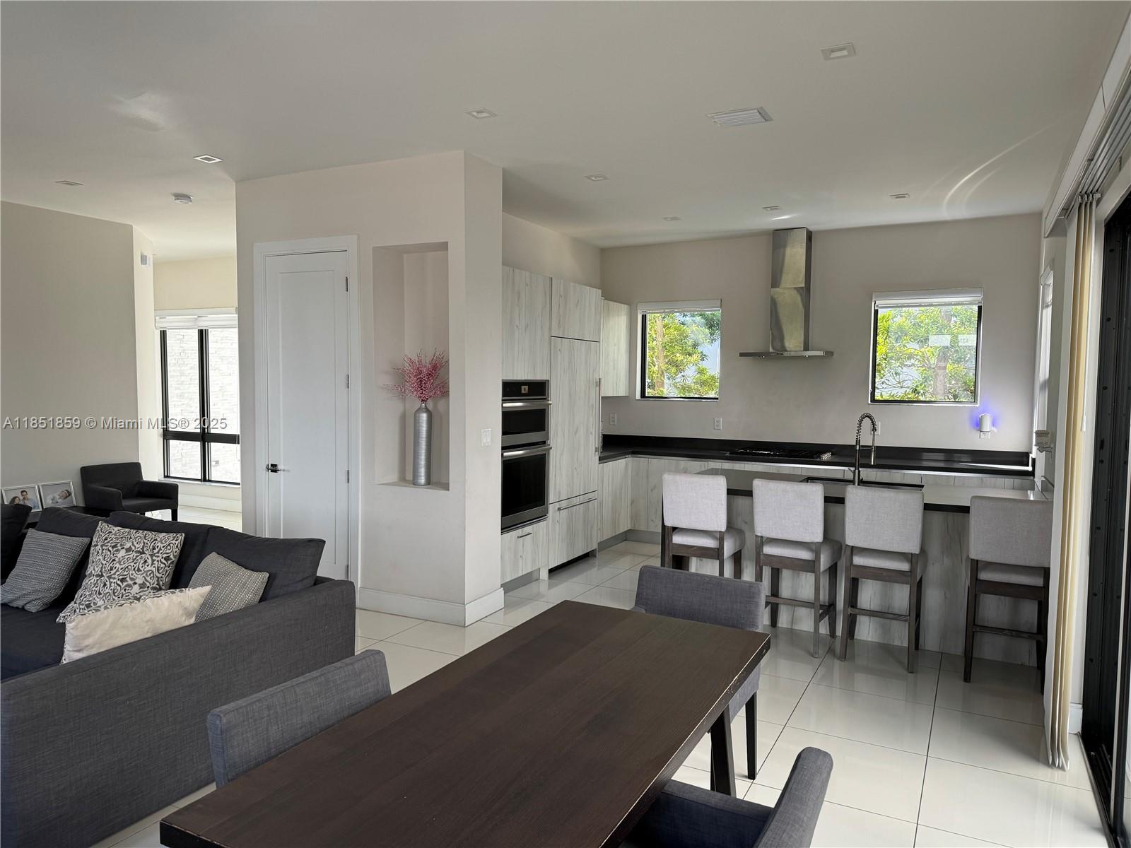 8283 NW 47th Ln Doral, FL 33166