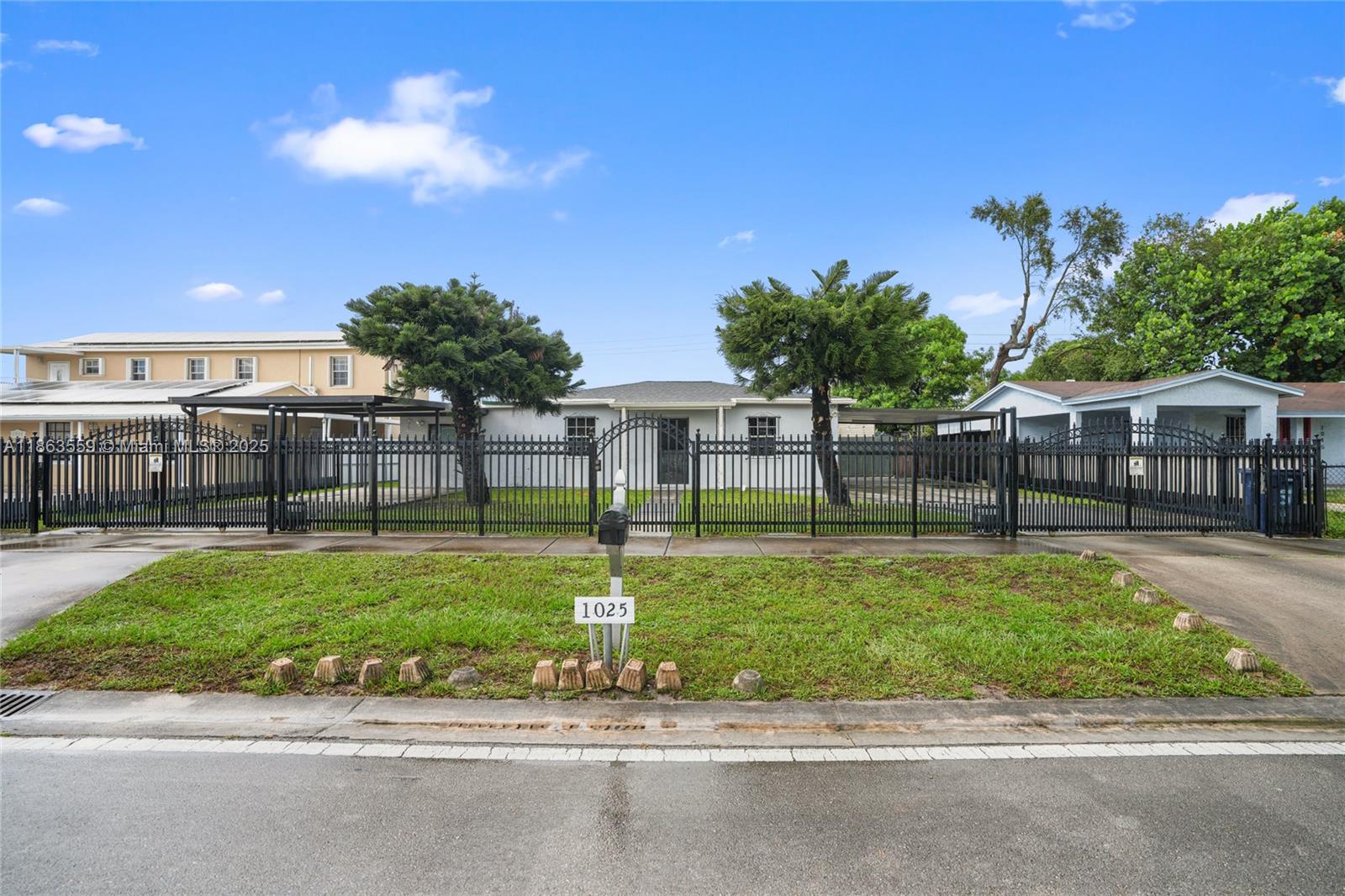 1025 Curtiss Dr