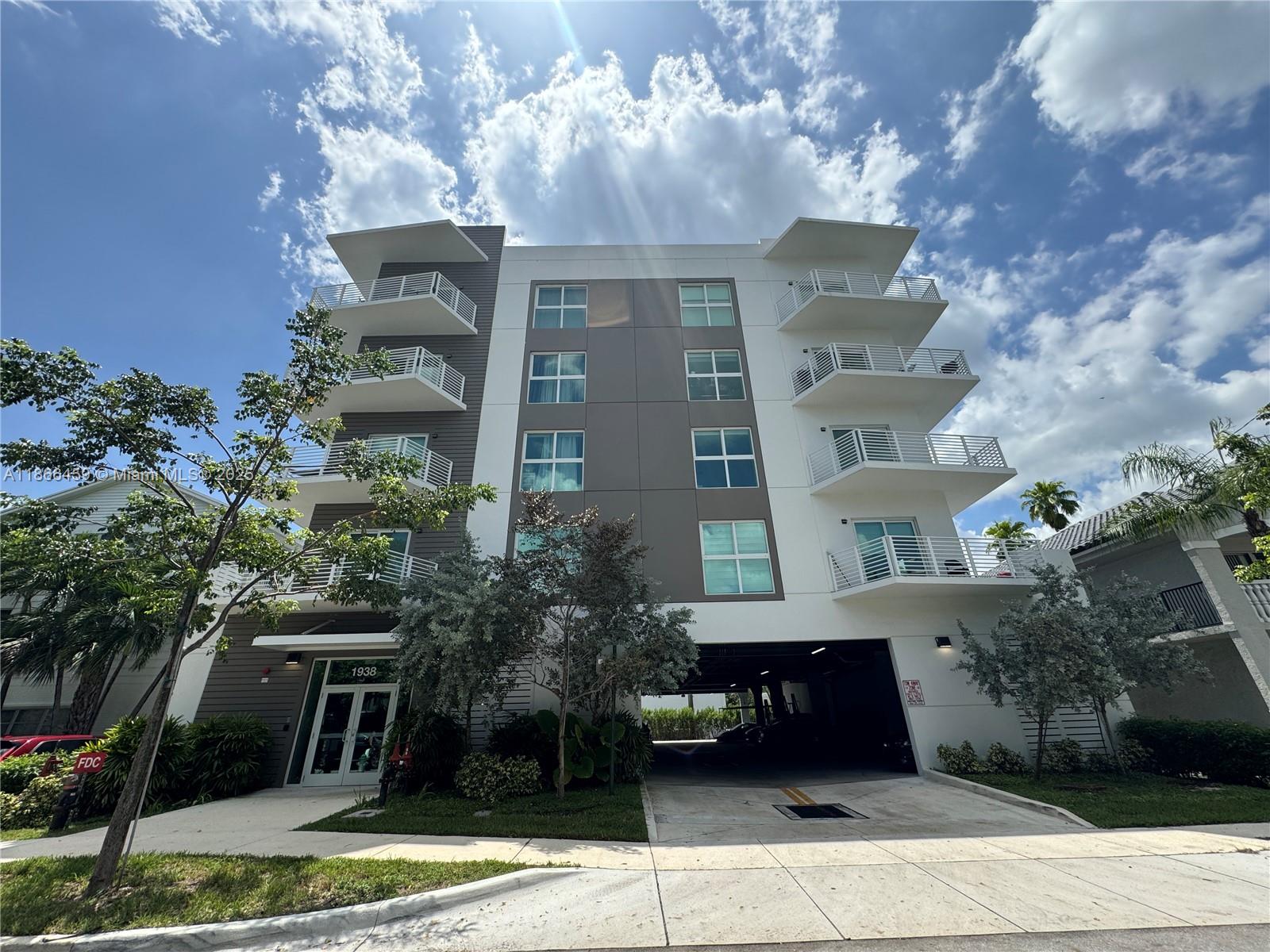 1938 Jackson St #503