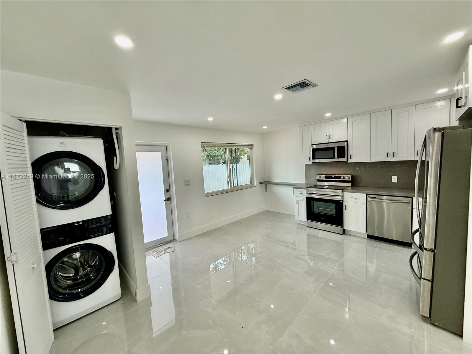 2885 NW 56th St