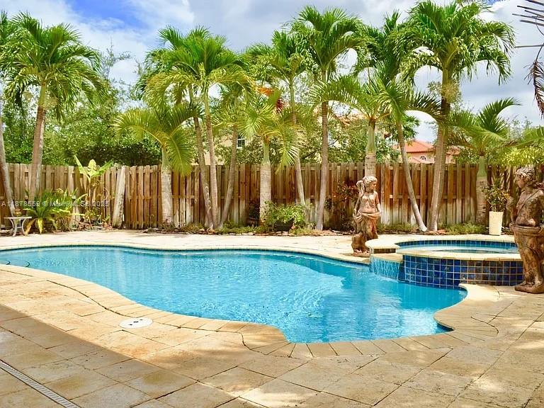 15601 SW 31st Ln Miami, FL 33185