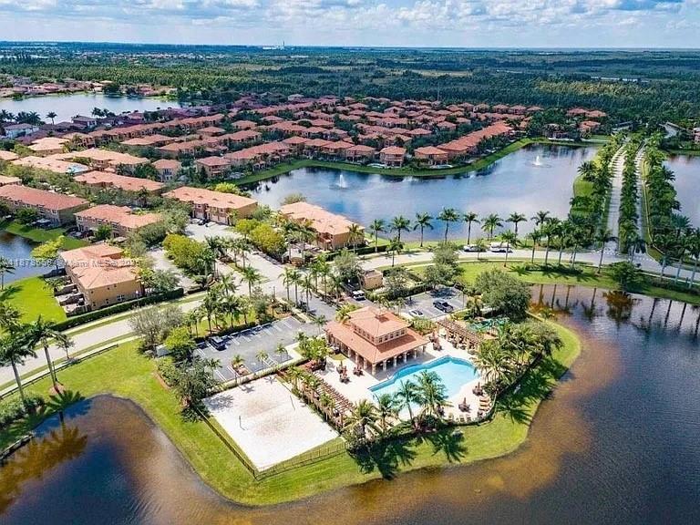 15601 SW 31st Ln Miami, FL 33185