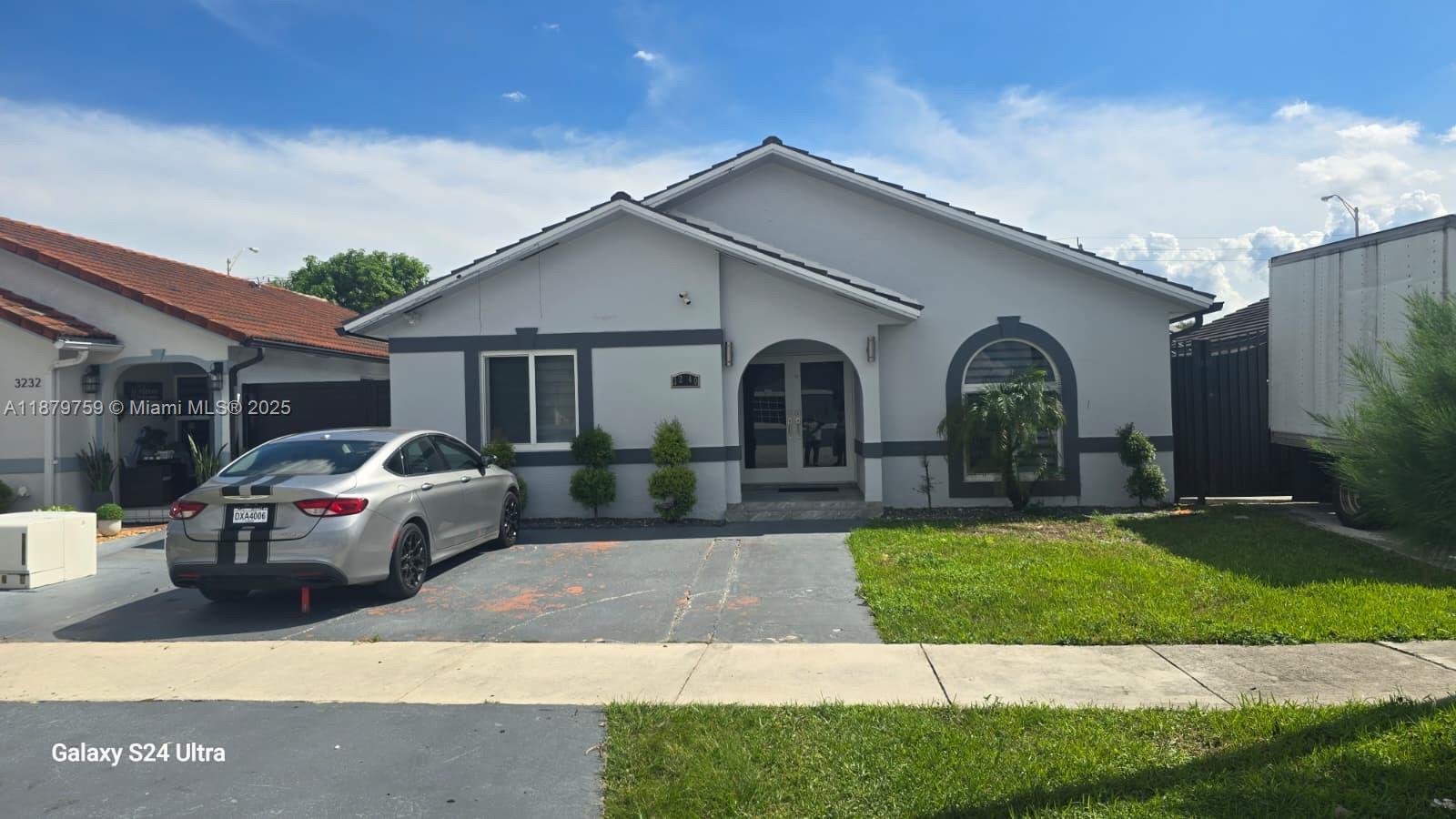 3240 W 76th Pl