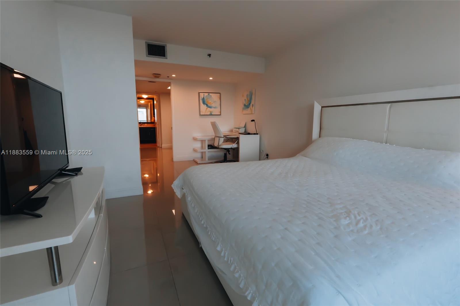 1717 N Bayshore Dr #A-1253 Miami, FL 33132 1717 N Bayshore Dr #A-1253 Miami, FL 33132
