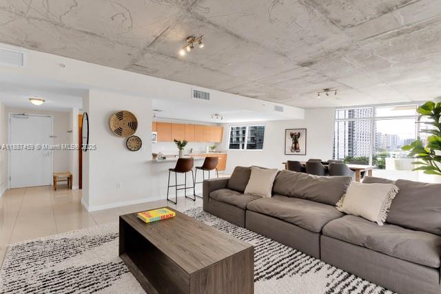 3250 NE 1st Ave #615