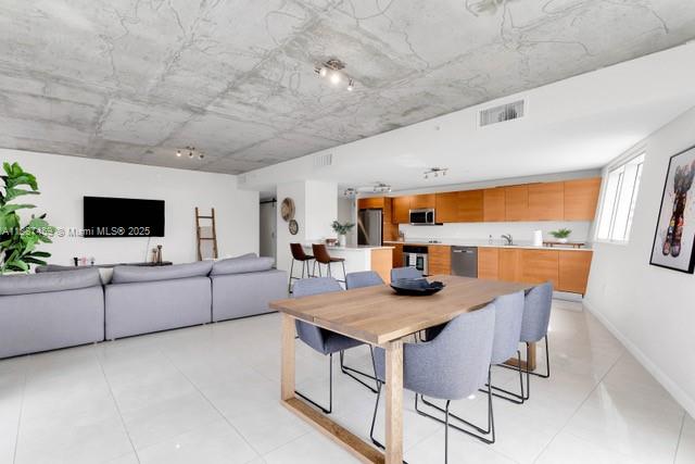 3250 NE 1st Ave #615 Miami, FL 33137 3250 NE 1st Ave #615 Miami, FL 33137