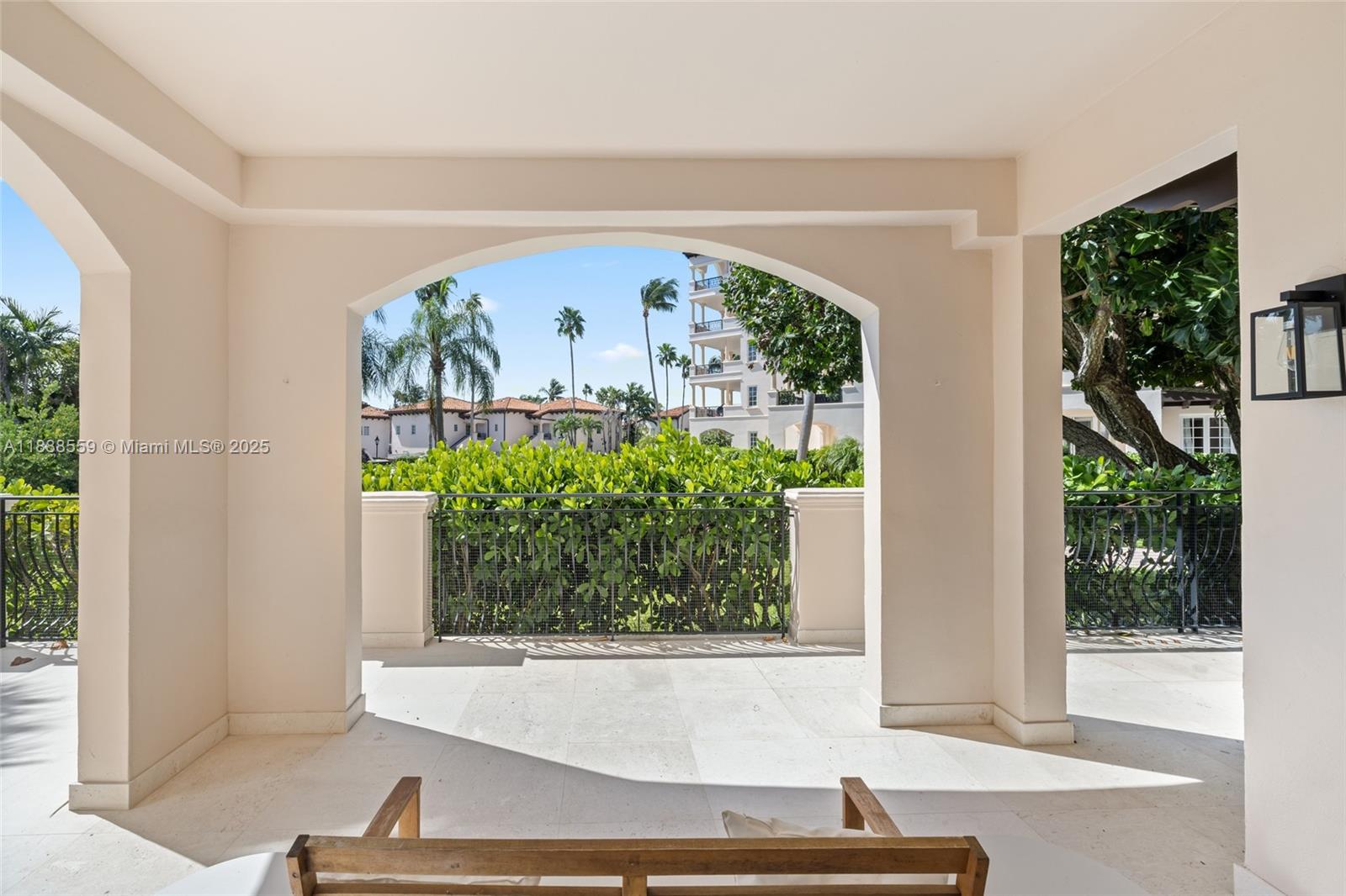 19216 Fisher Is Dr #19216 Miami Beach, FL 33109