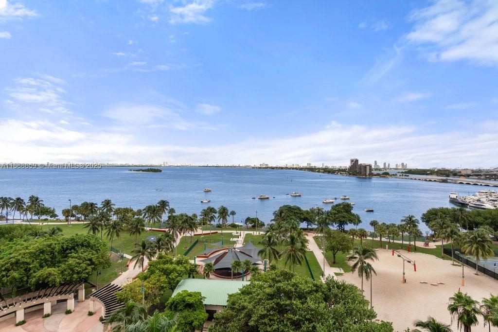 image Aria On The Bay Condo11