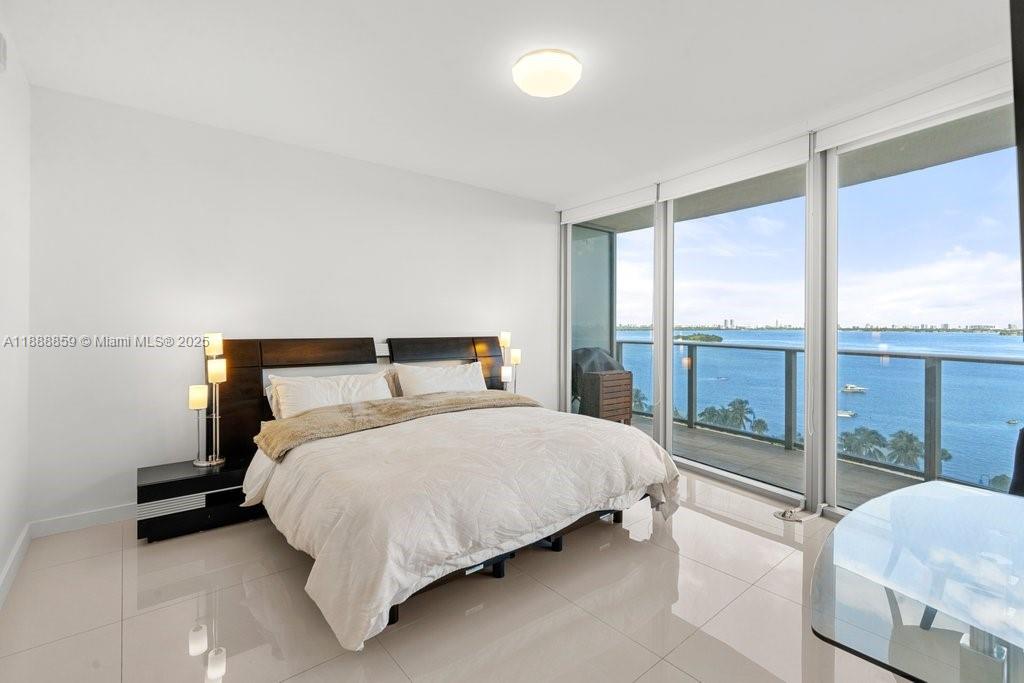 image Aria On The Bay Condo12