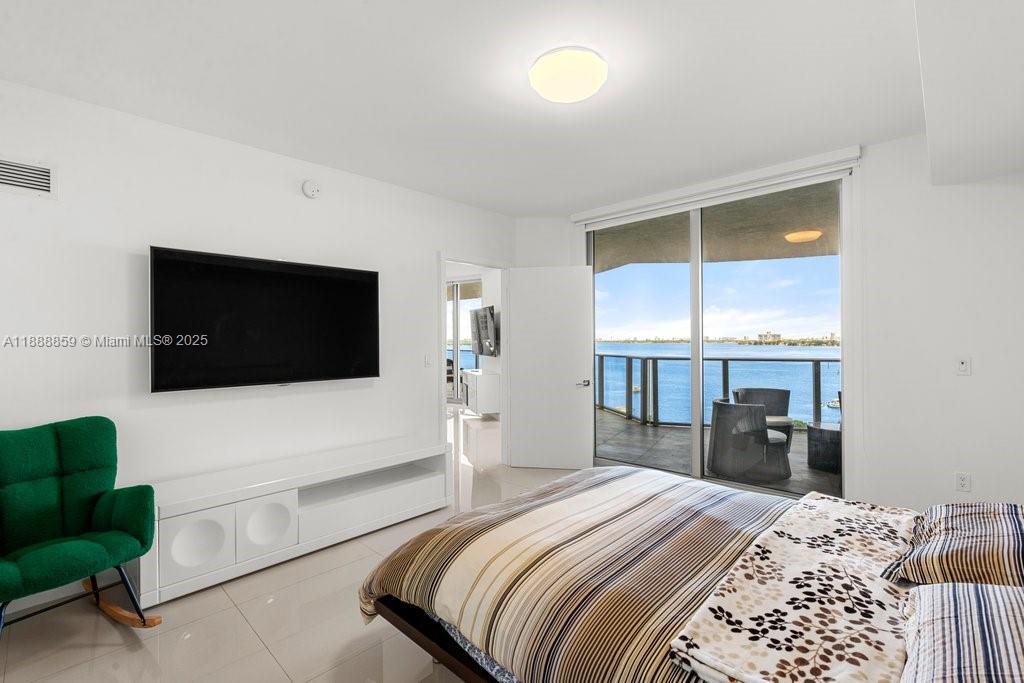 image Aria On The Bay Condo16