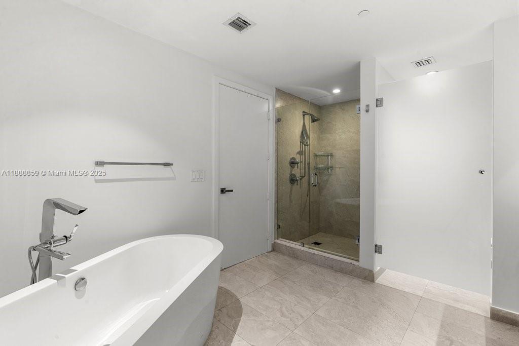 image Aria On The Bay Condo19