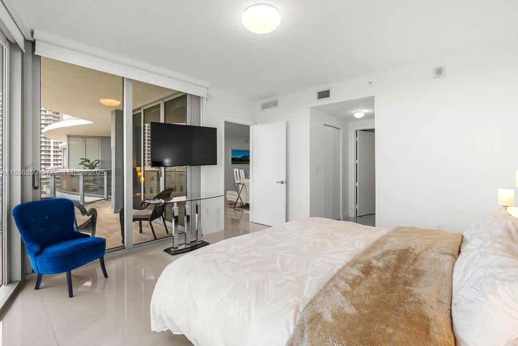 image Aria On The Bay Condo20