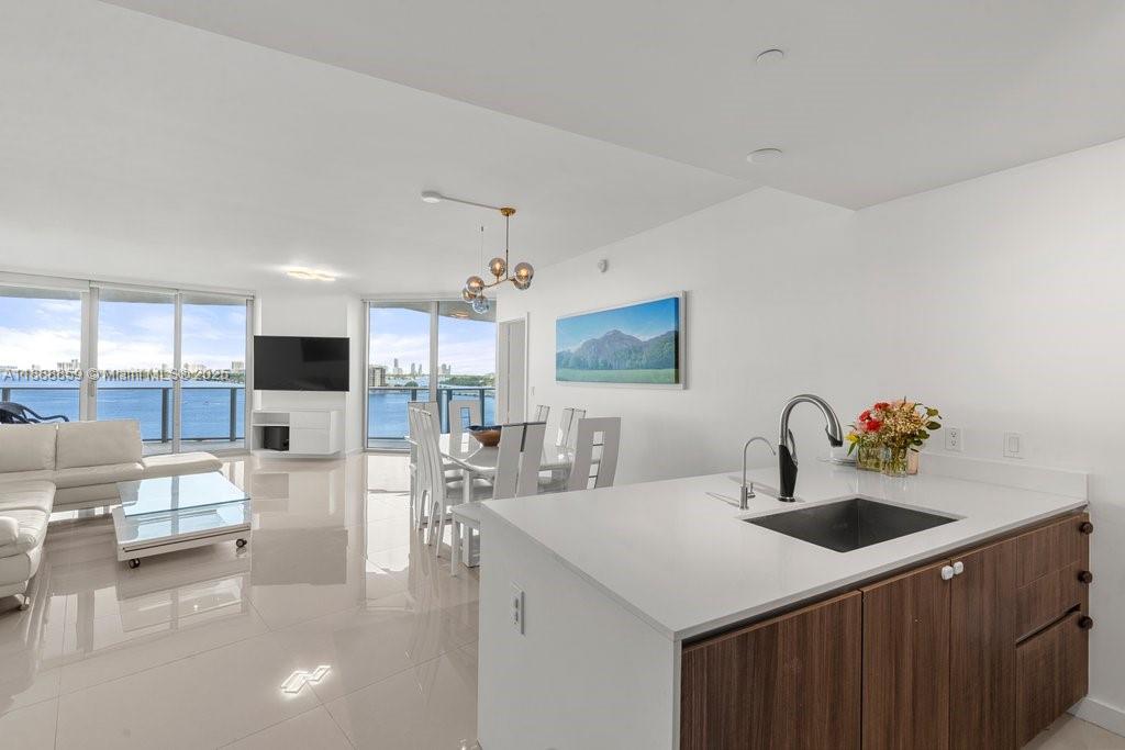 image Aria On The Bay Condo2