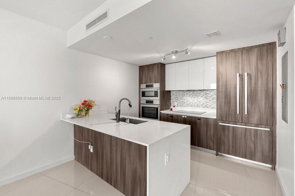 image Aria On The Bay Condo32