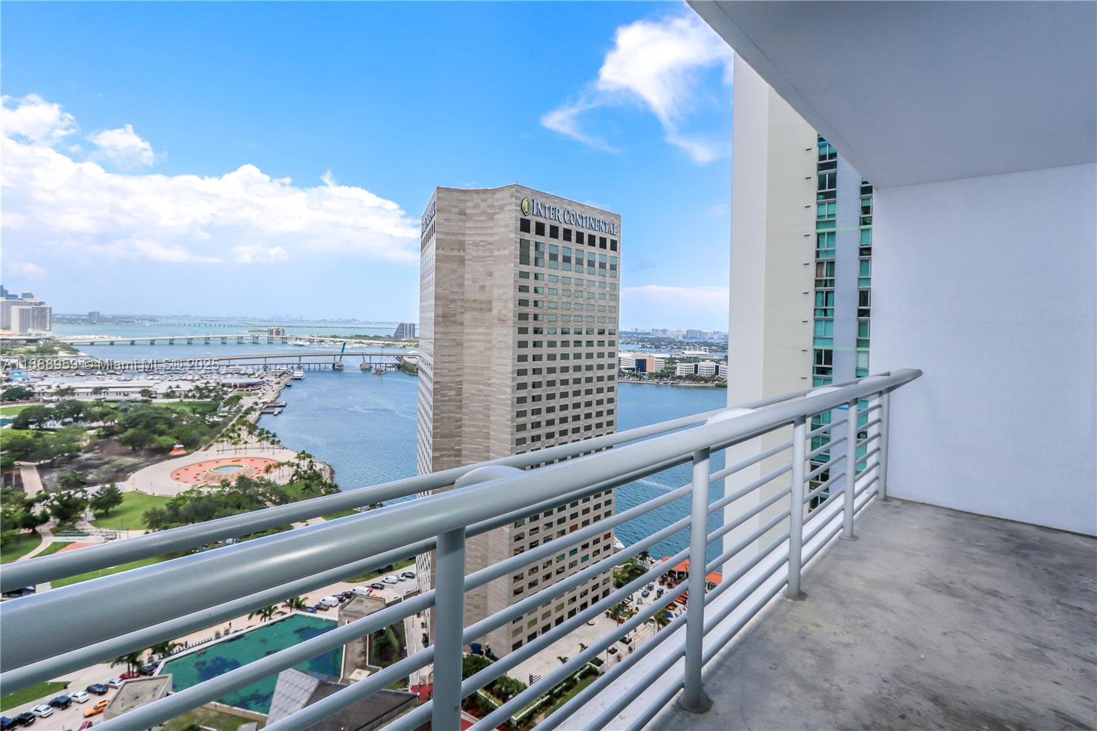 325 S Biscayne Blvd #2820