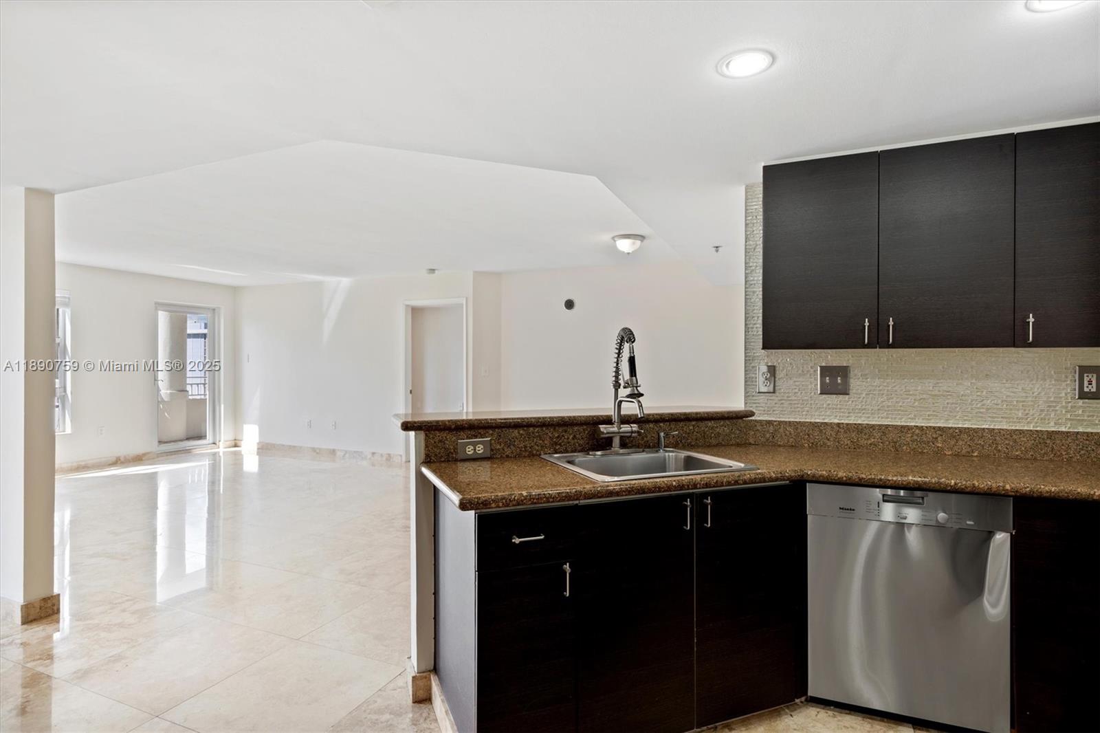 2351 Douglas Rd #906 Miami, FL 33145