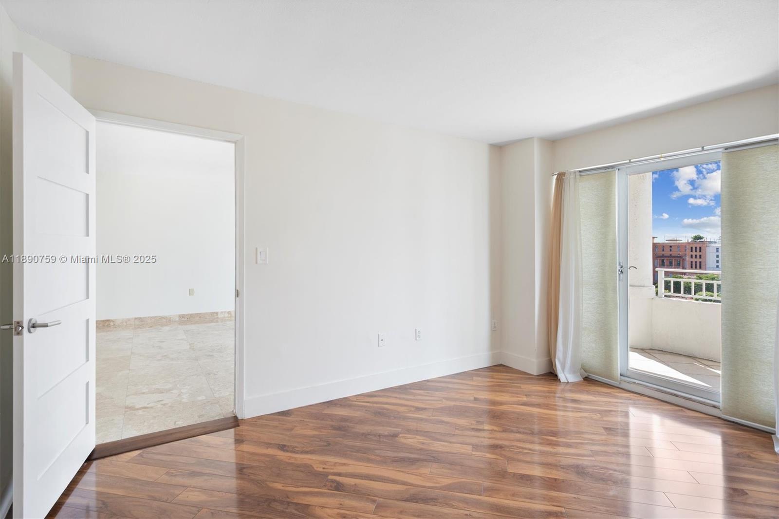 2351 Douglas Rd #906 Miami, FL 33145