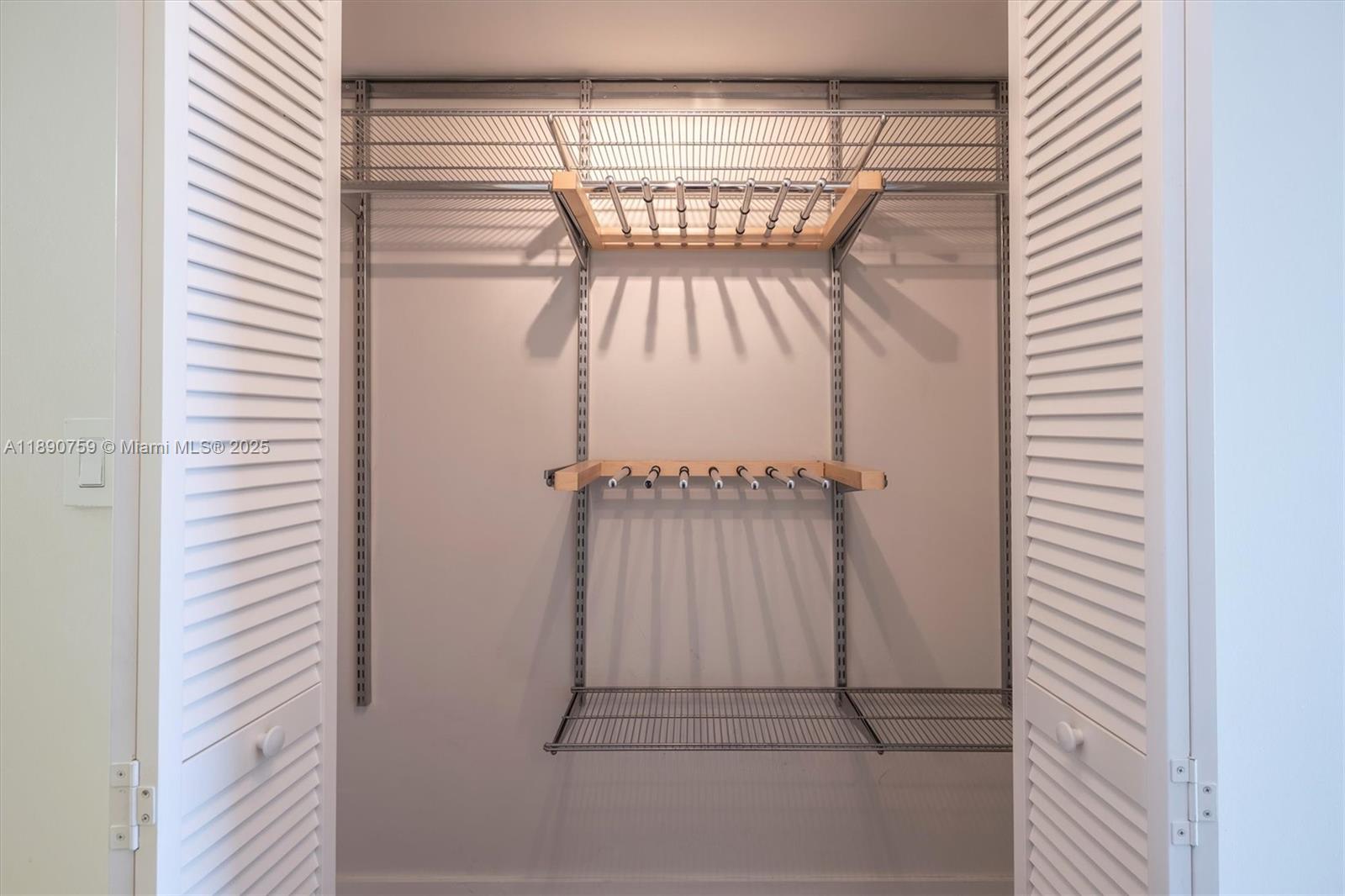 2351 Douglas Rd #906 Miami, FL 33145