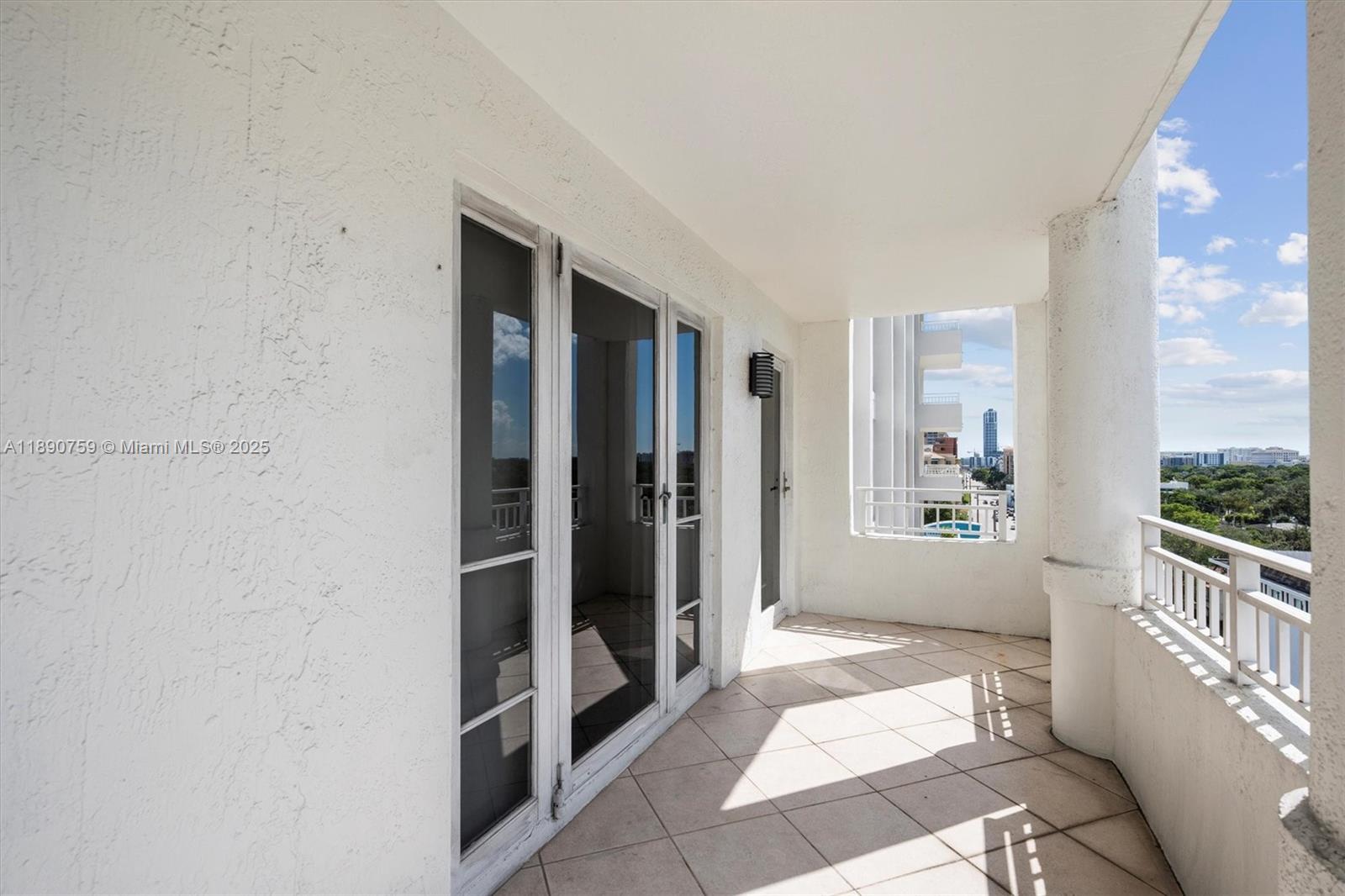 2351 Douglas Rd #906 Miami, FL 33145