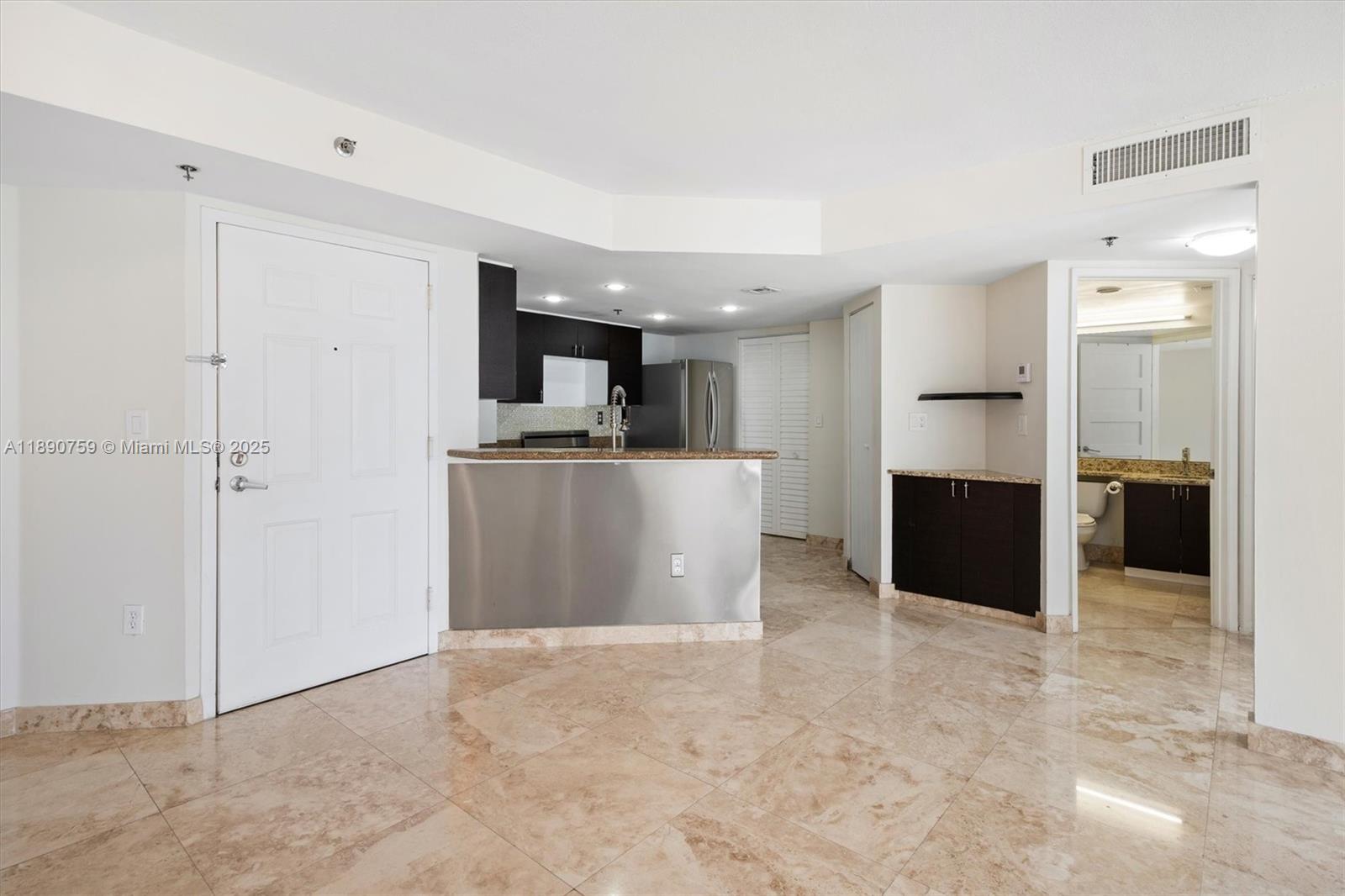 2351 Douglas Rd #906 Miami, FL 33145