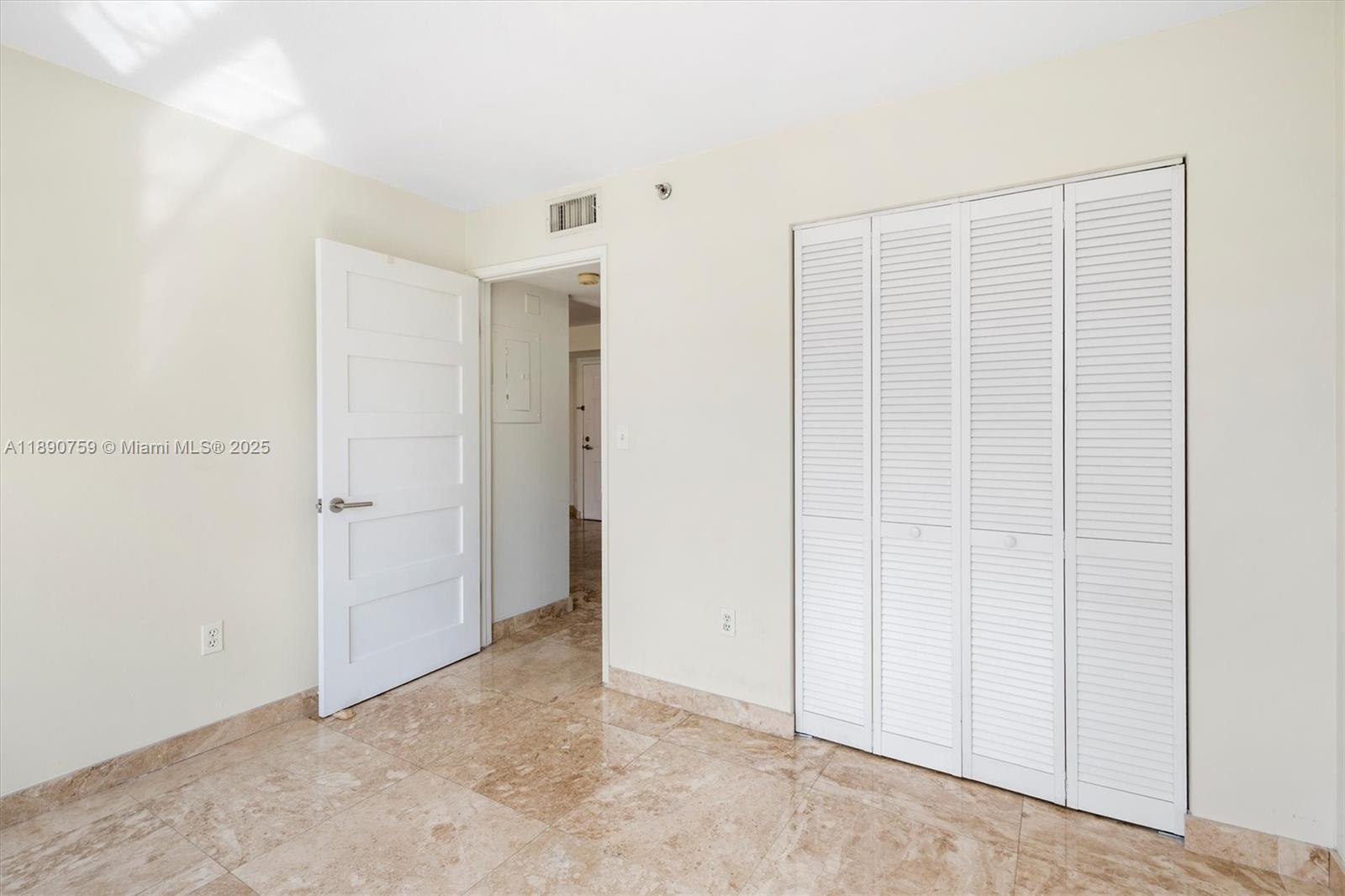 2351 Douglas Rd #906 Miami, FL 33145