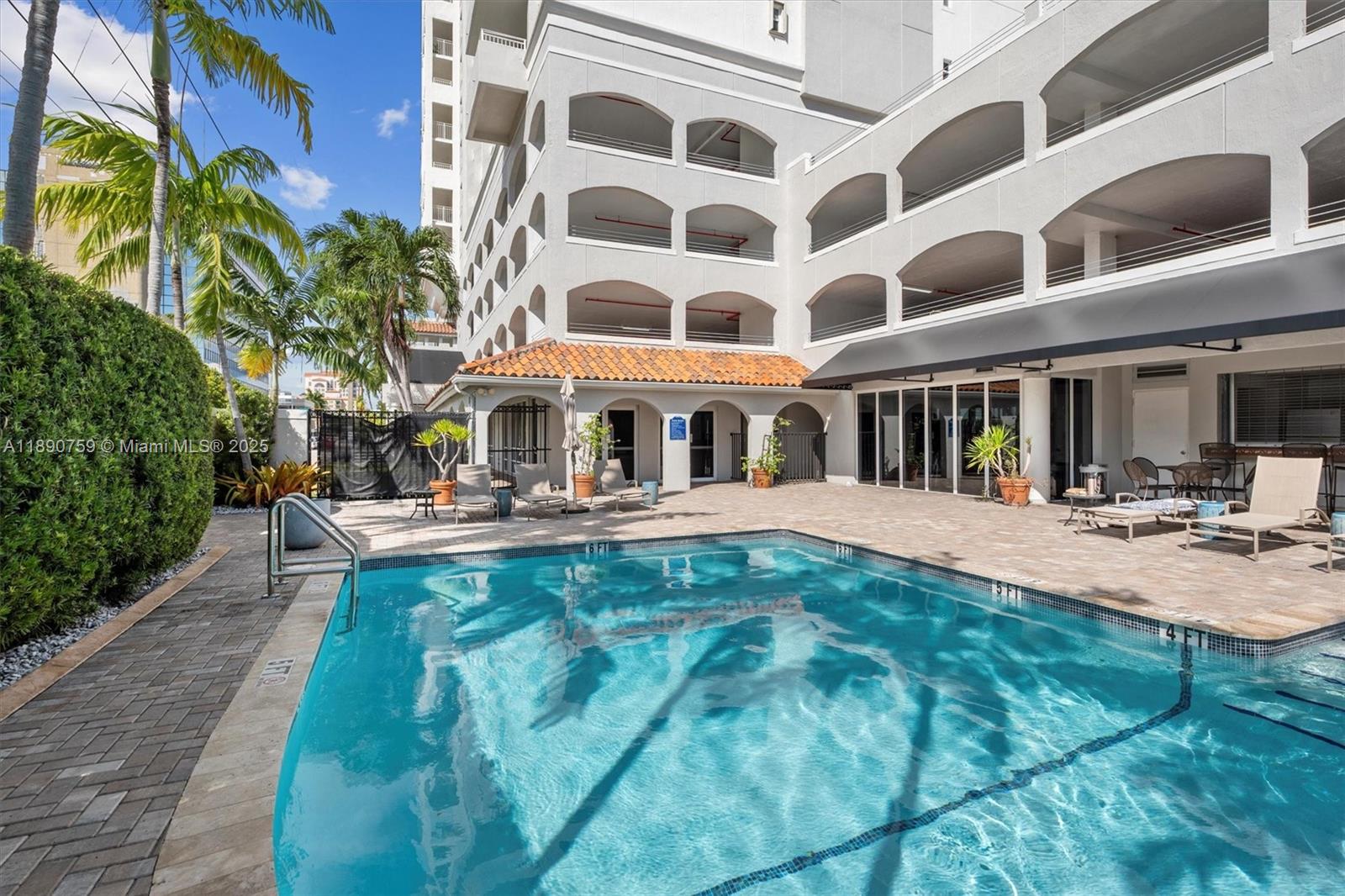 2351 Douglas Rd #906 Miami, FL 33145