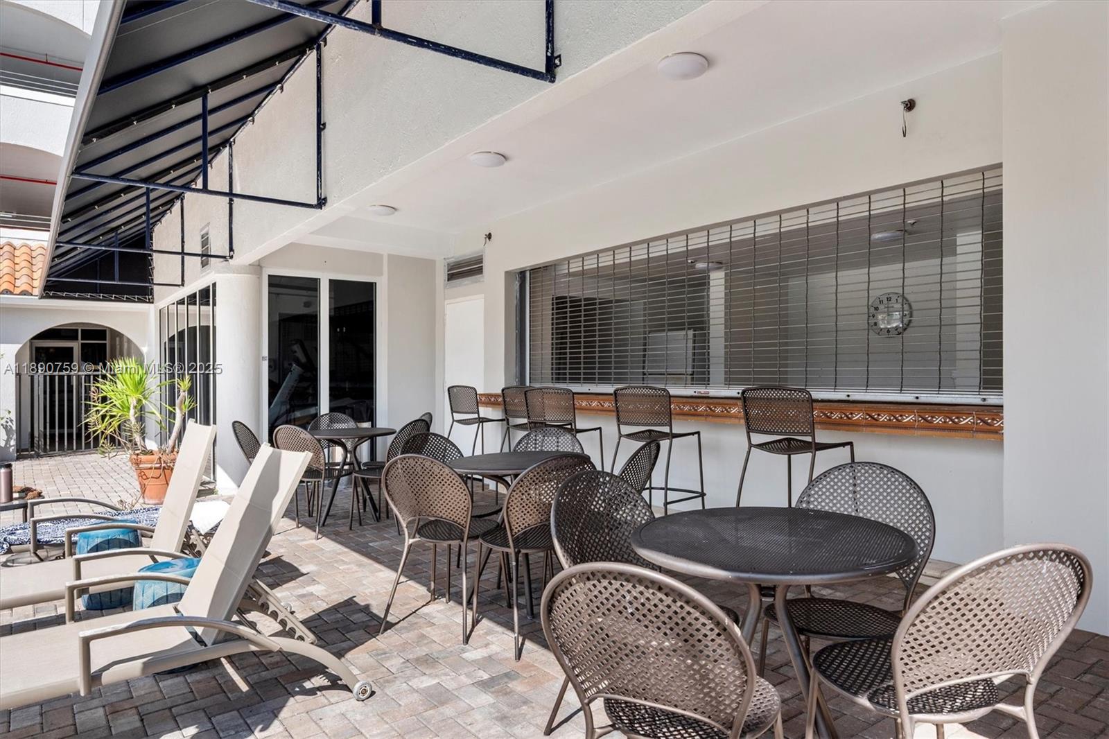 2351 Douglas Rd #906 Miami, FL 33145