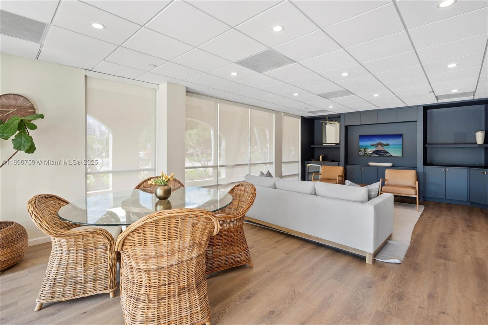 2351 Douglas Rd #906 Miami, FL 33145