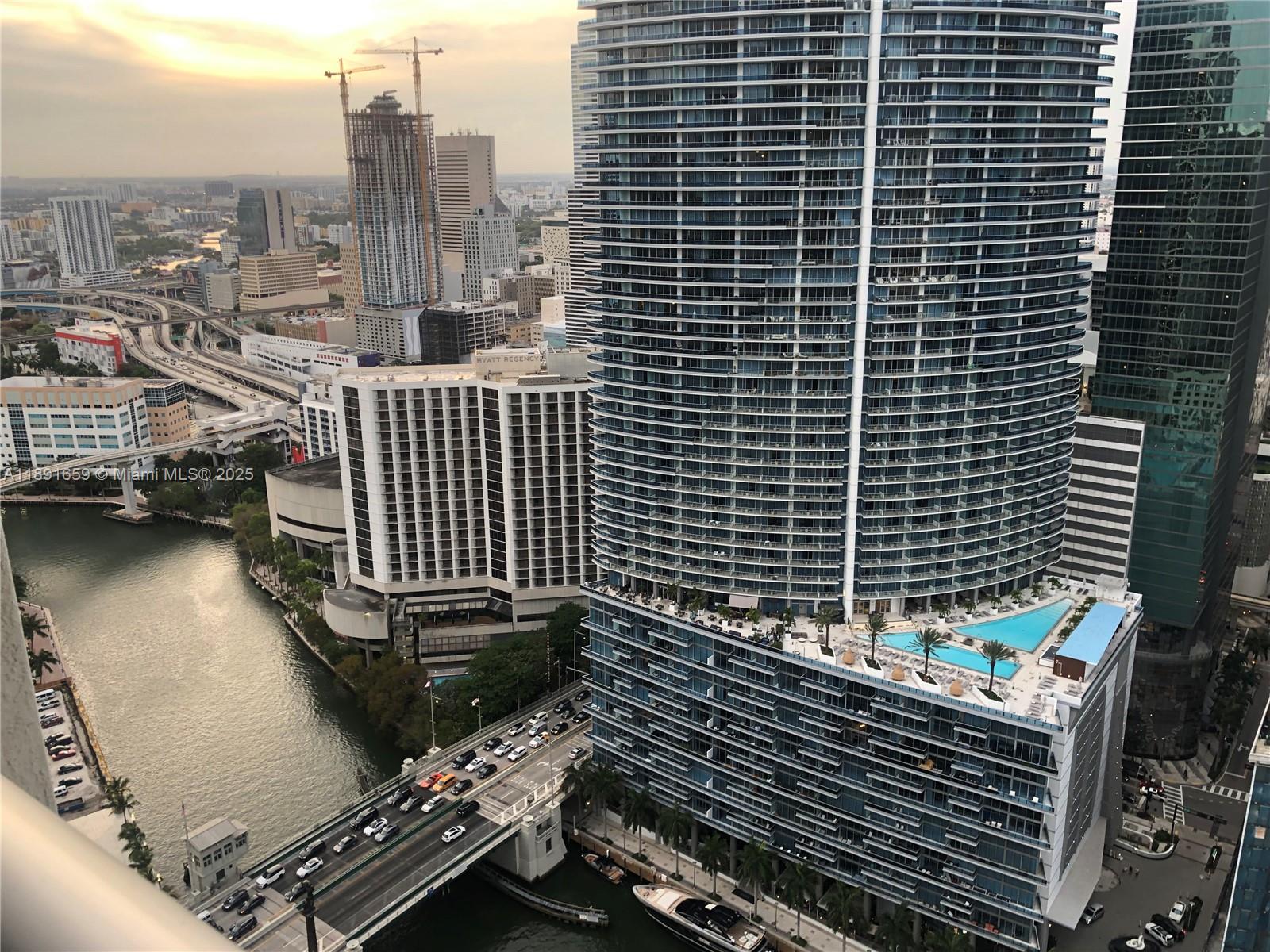 475 Brickell Ave #4008