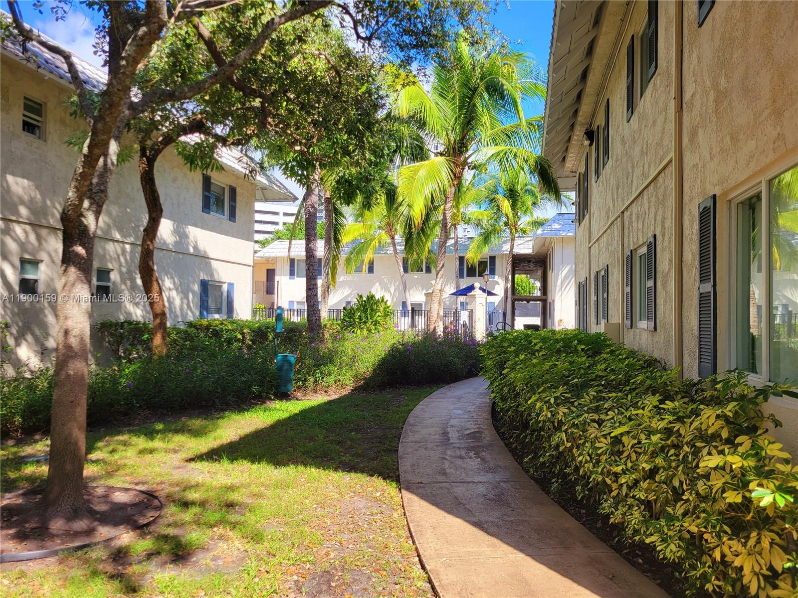 8609 SW 68th Ct #5 Pinecrest, FL 33156