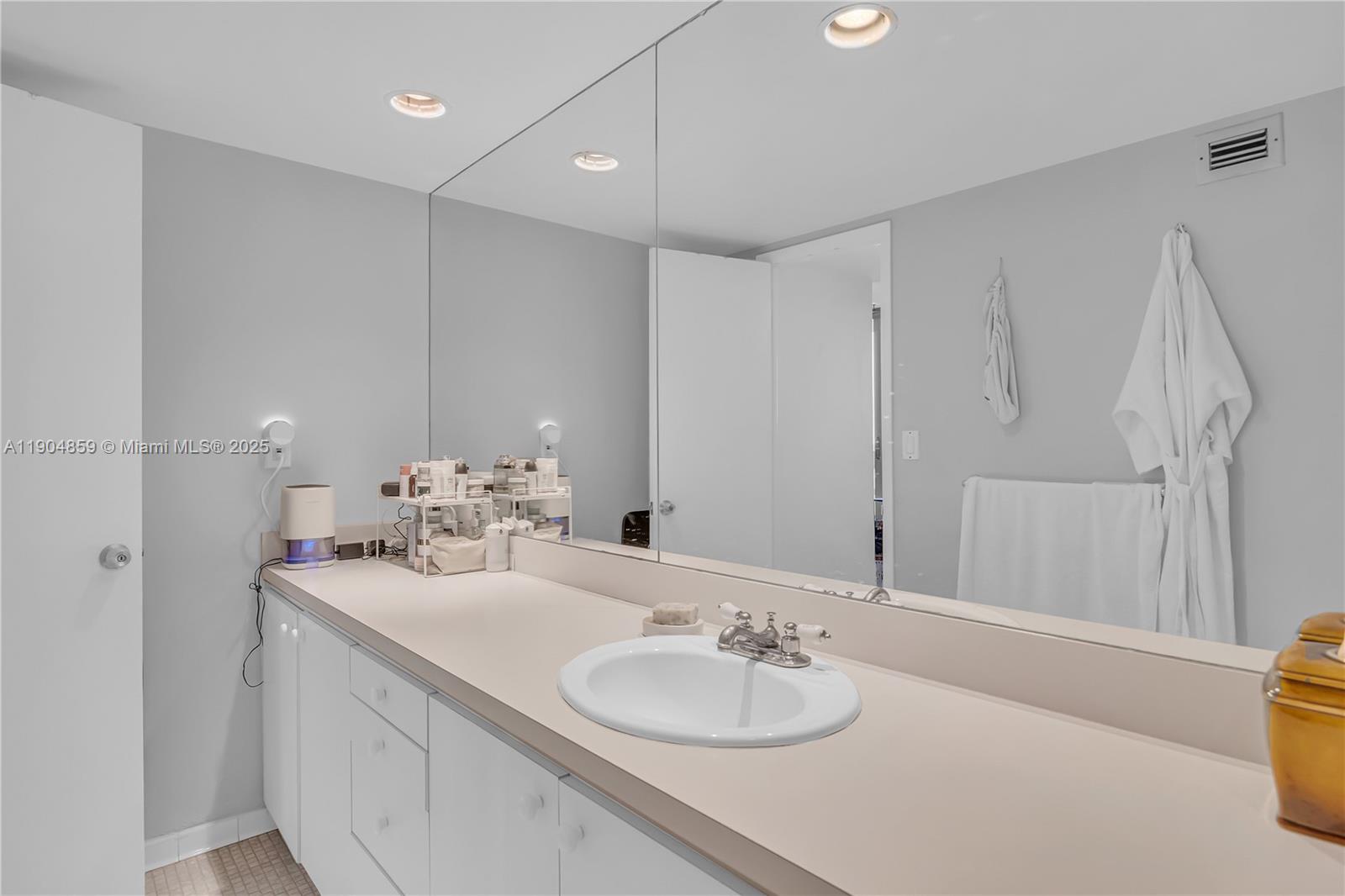 90 Edgewater Dr #PH23 Coral Gables, FL 33133