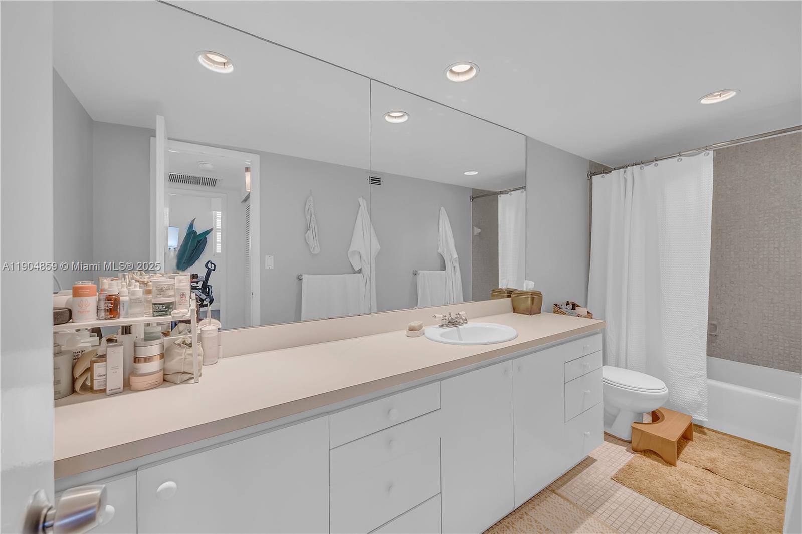 90 Edgewater Dr #PH23 Coral Gables, FL 33133