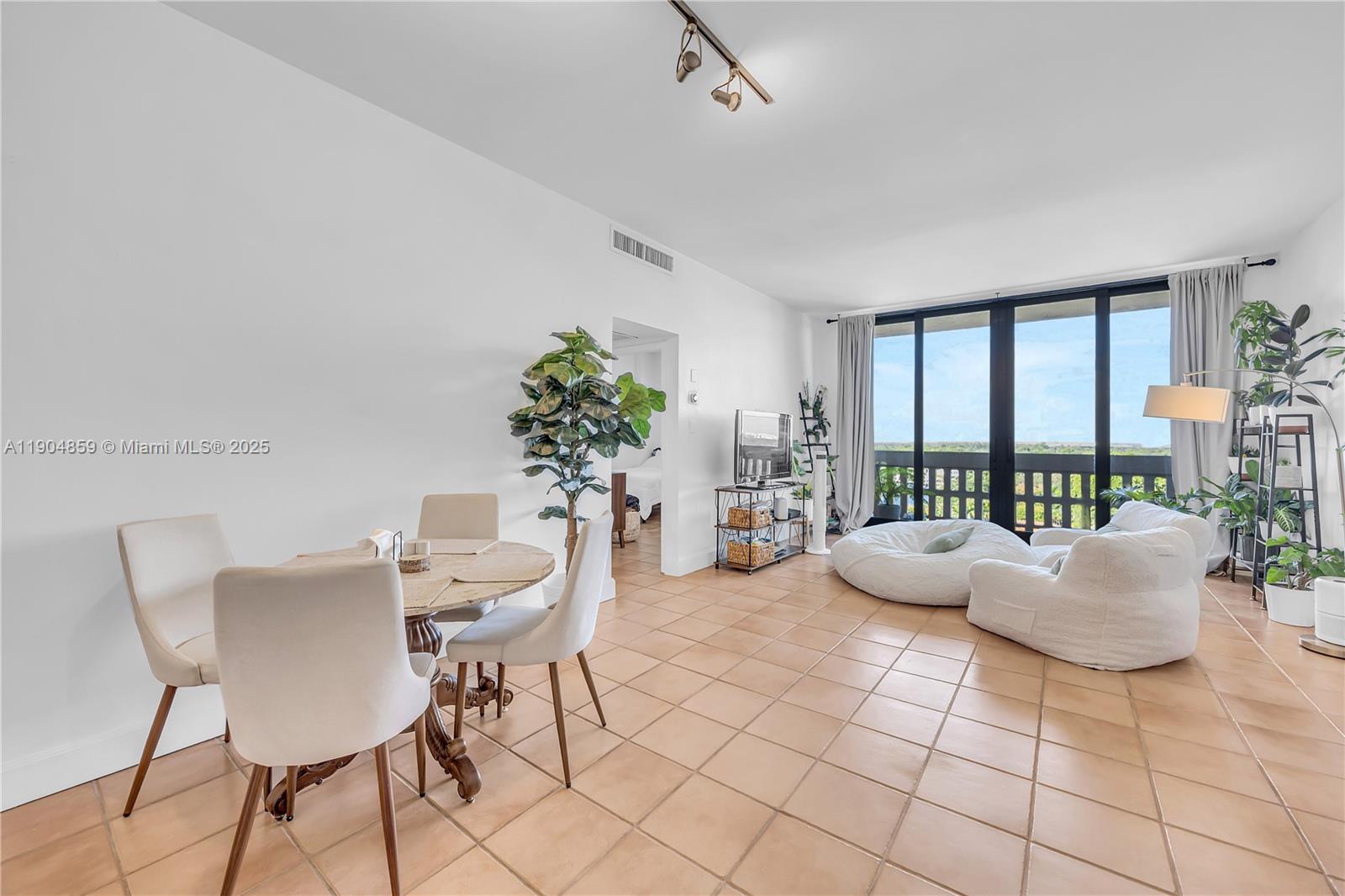 90 Edgewater Dr #PH23 Coral Gables, FL 33133