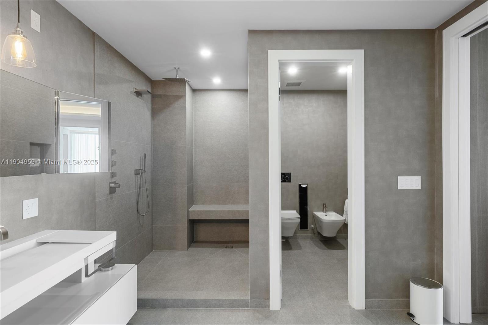 100 S Pointe Dr #3203 Miami Beach, FL 33139