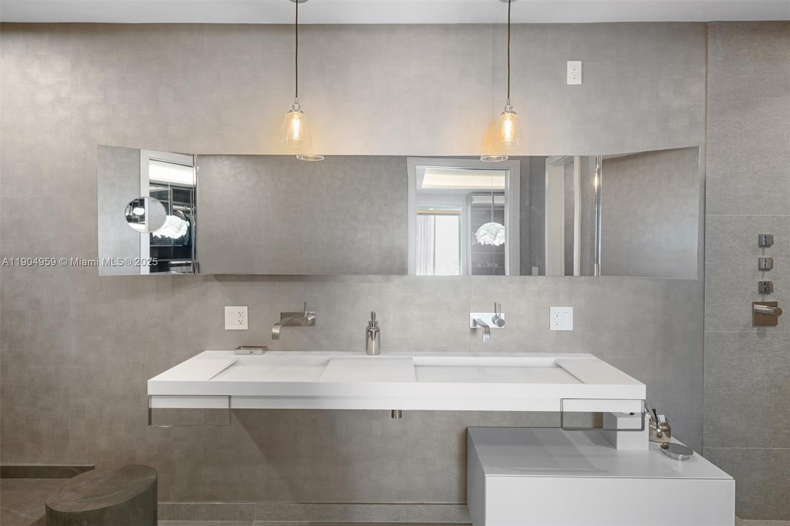 100 S Pointe Dr #3203 Miami Beach, FL 33139