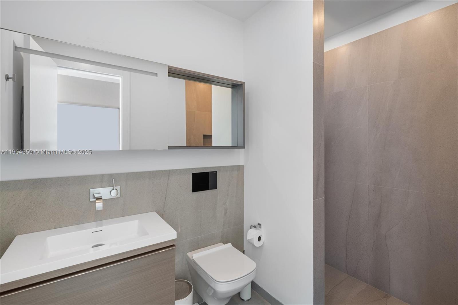 100 S Pointe Dr #3203 Miami Beach, FL 33139