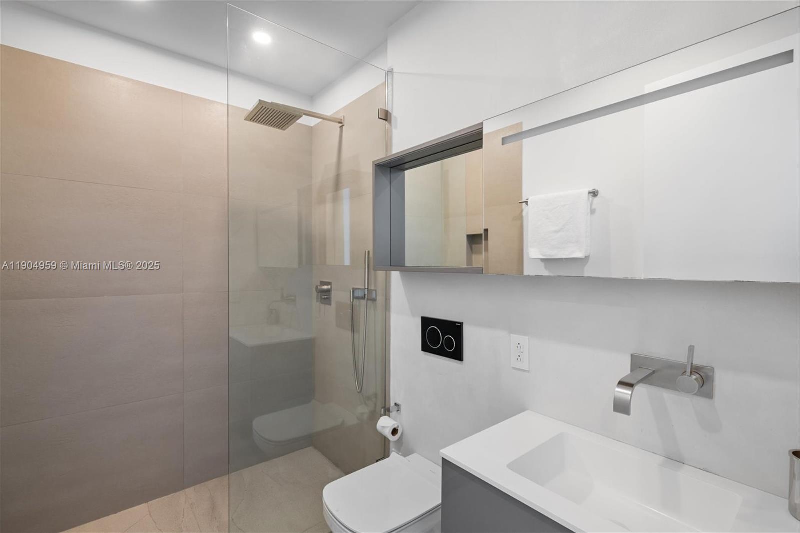 100 S Pointe Dr #3203 Miami Beach, FL 33139